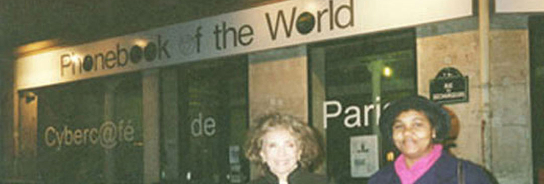 Aimee de Heeren in front of the Internet Cafe